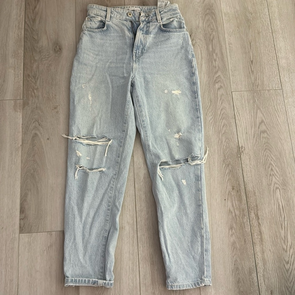 Ex Condition!! zara ripped mom jeans size 2
